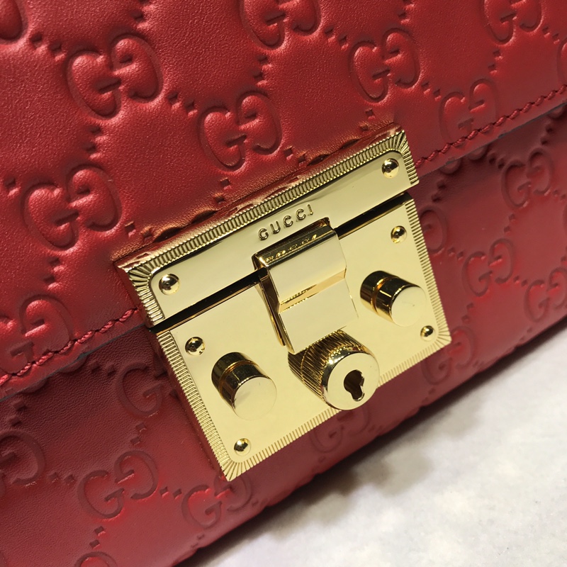 Gvc*1 medium padlock Gvc*1 signature shoulder bag leather red 409486 30 x 19 x 10 cm