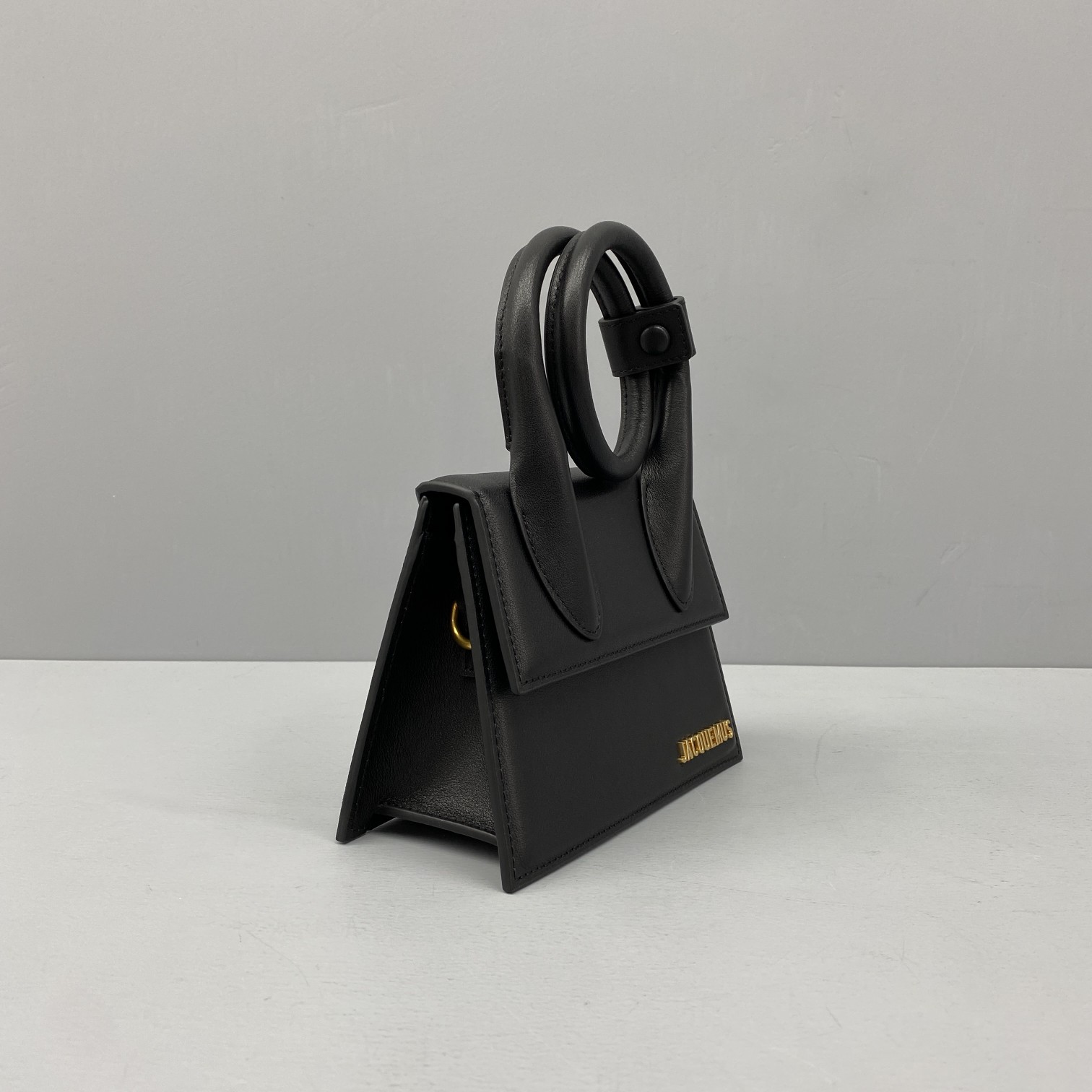 JACQUEMUS SMALL Le Chiquito Leather Black 213BA02 18 x 15.5 x 8 cm