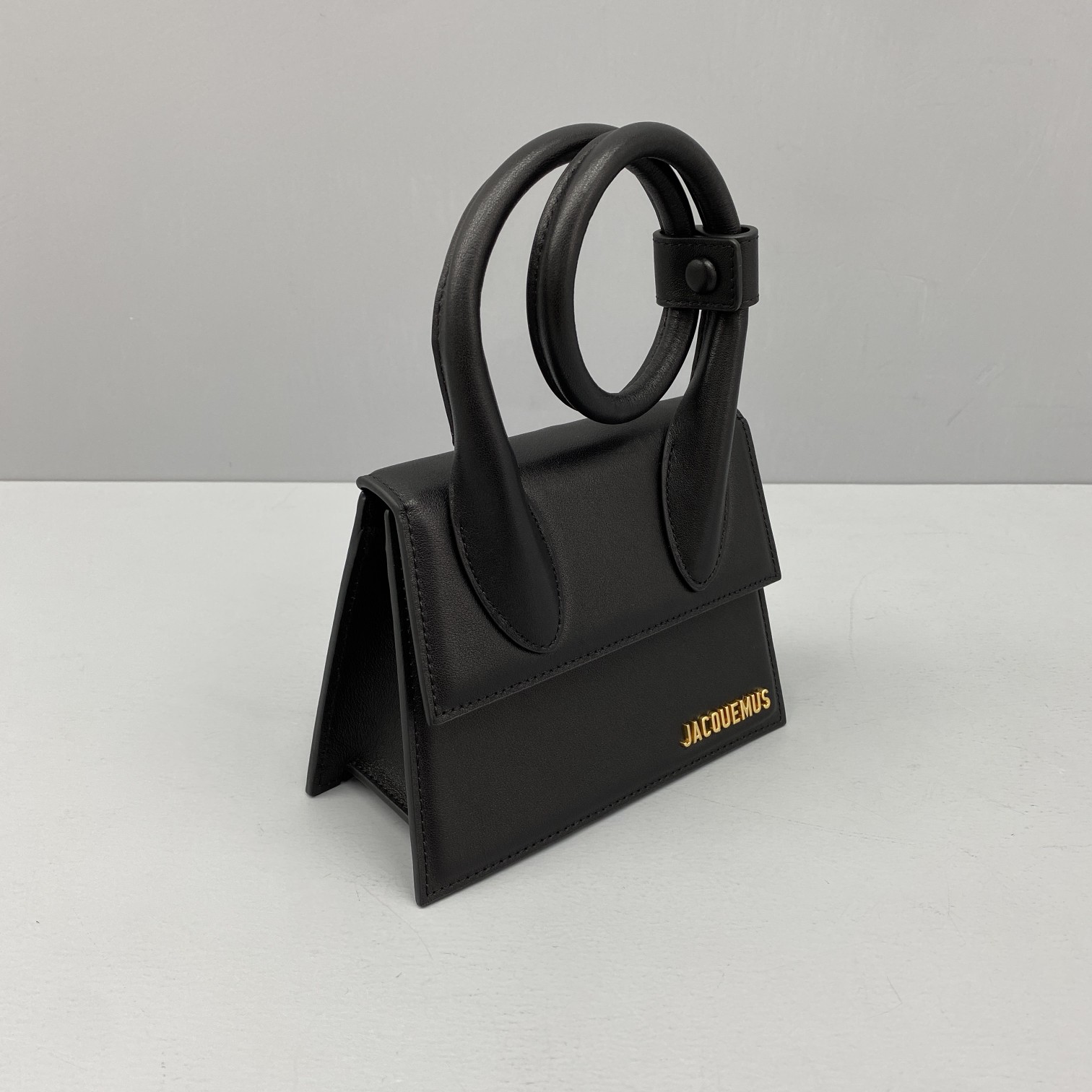 JACQUEMUS SMALL Le Chiquito Leather Black 213BA02 18 x 15.5 x 8 cm