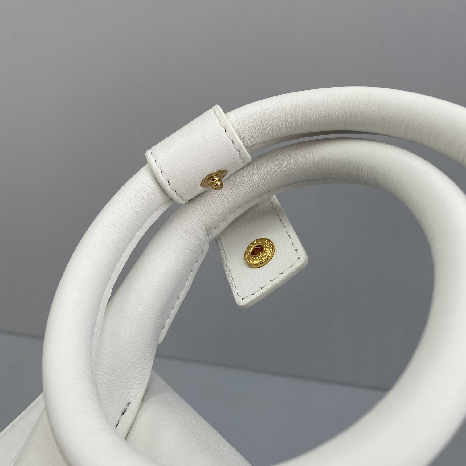 JACQUEMUS SMALL Le Chiquito Leather White 213BA02 18 x 15.5 x 8 cm
