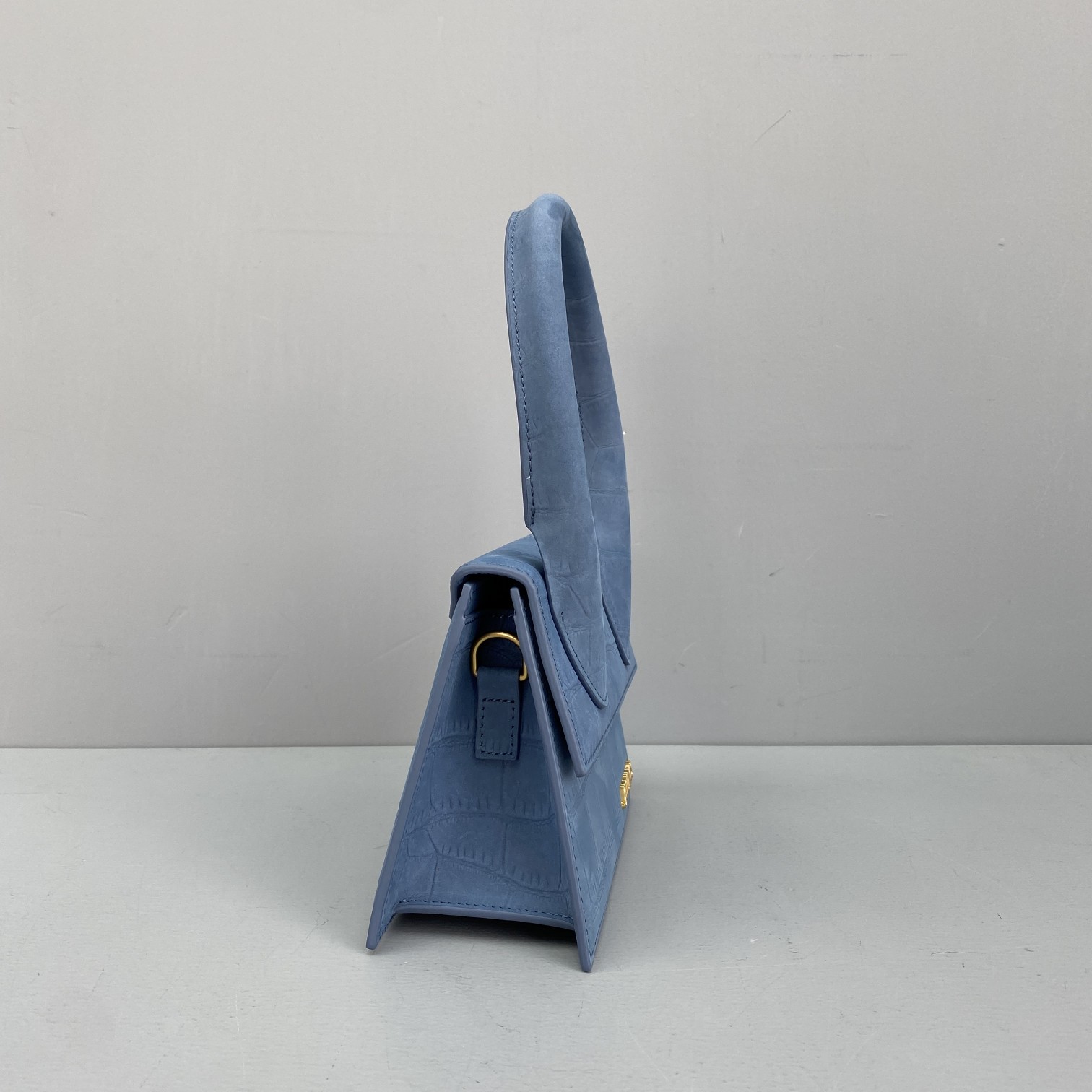 JACQUEMUS SMALL Le Average Chiquito Crocodile Leather Blue 213BA02 18 x 15.5 x 8 cm