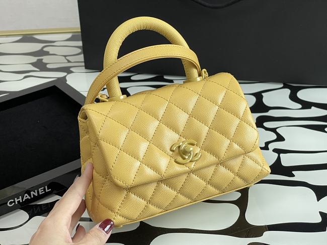 Ch**el mini coco handle grained calfskin yellow a92991 24 x 14 x 6.5 cm