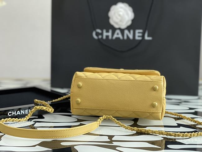 Ch**el mini coco handle grained calfskin yellow a92991 24 x 14 x 6.5 cm