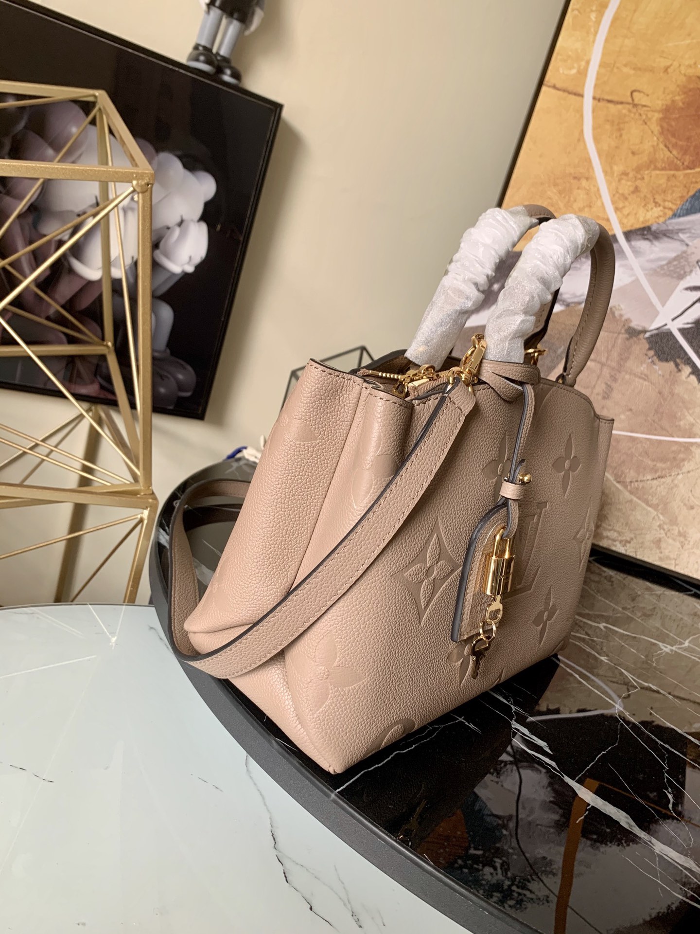 l0vis Vvtt0n petit palais monogram empreinte leather beige m58916 29 x 18 x 12.5 cm