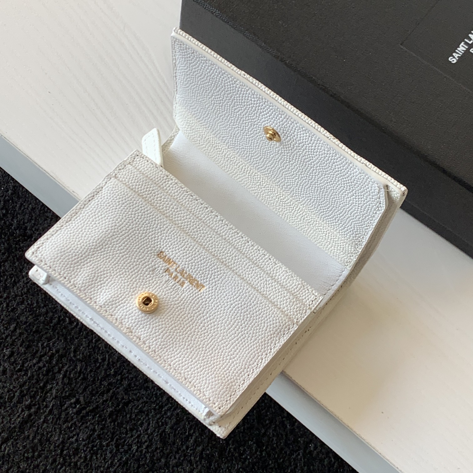 Y51 monogram card case in grain de poudre embossed leather white 530841 11 x 8.5 x 3 cm