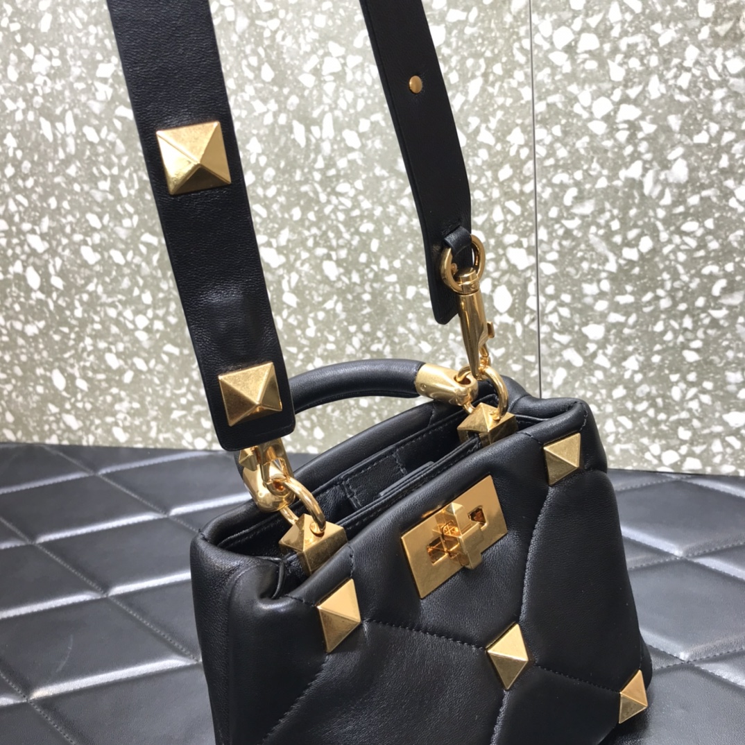 Va1e*ntin0 small roman stud the handle bag in nappa black vw0b0i97bsf 20 × 9 × 15 cm