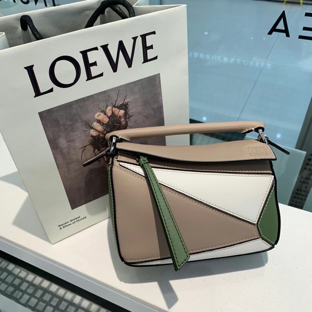L0ew* mini puzzle bag classic calfskin leather sand/white a510u95x34 18 x 12.5 x 8 cm
