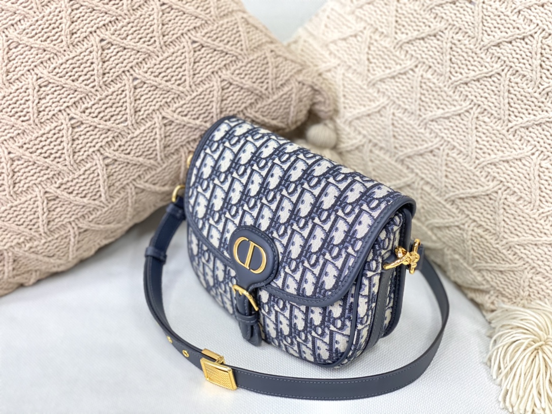 medium D10r bobby bag blue oblique jacquard 22 x 17 x 6 cm