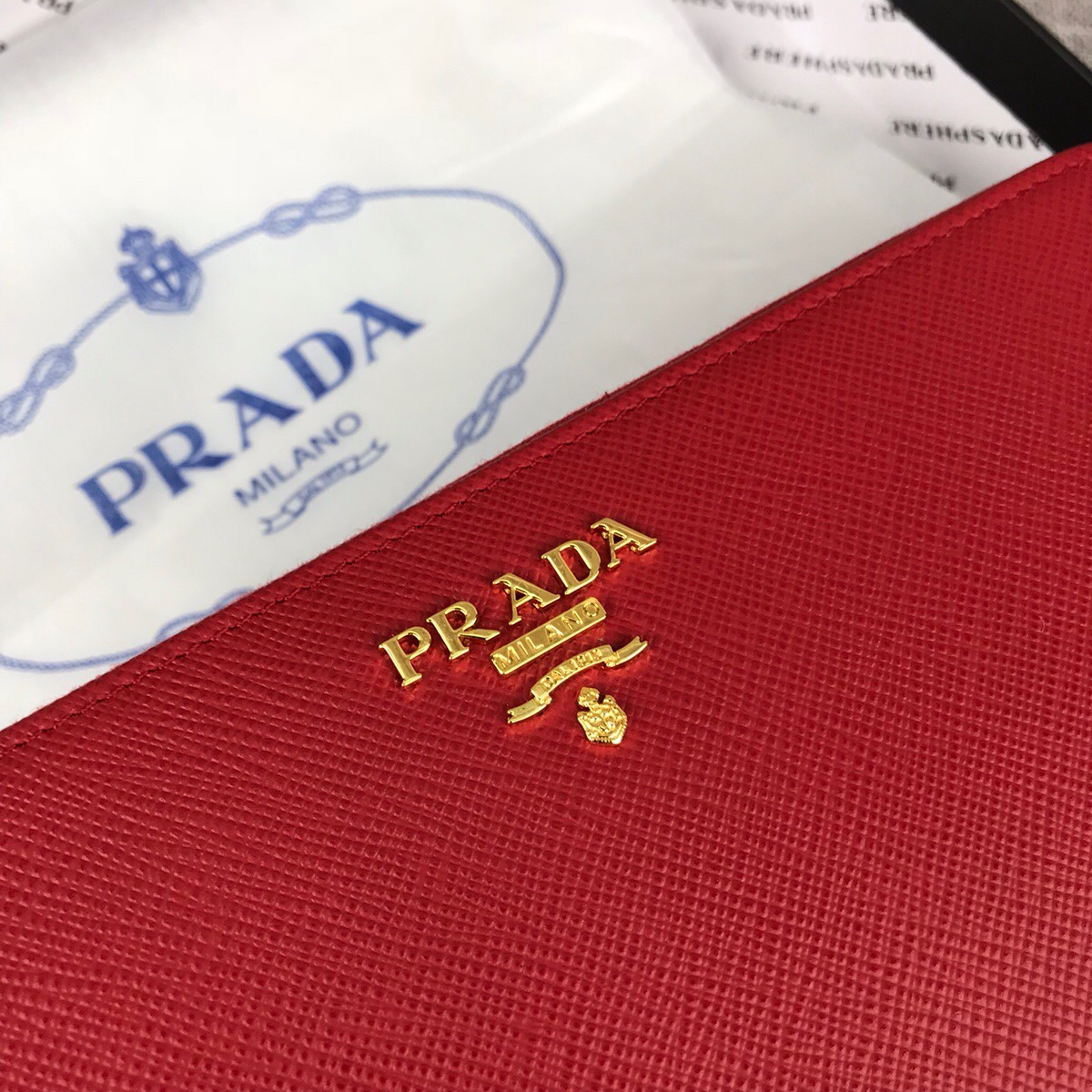 Pra*a large saffiano leather wallet red 1ml506 20 x 10 cm