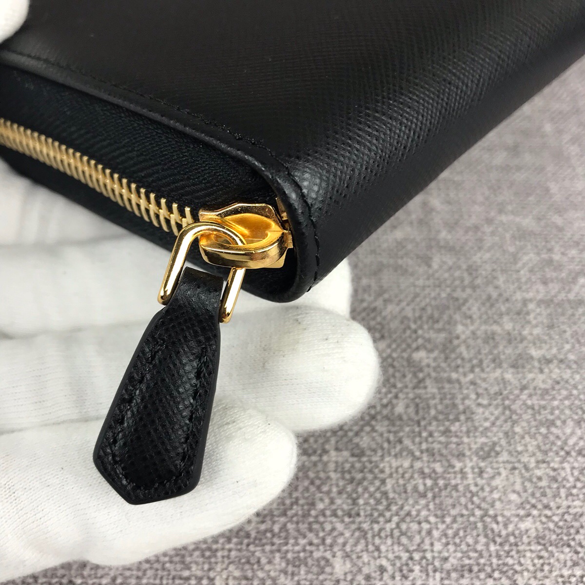 Pra*a large saffiano leather wallet black 1ml506 20 x 10 cm