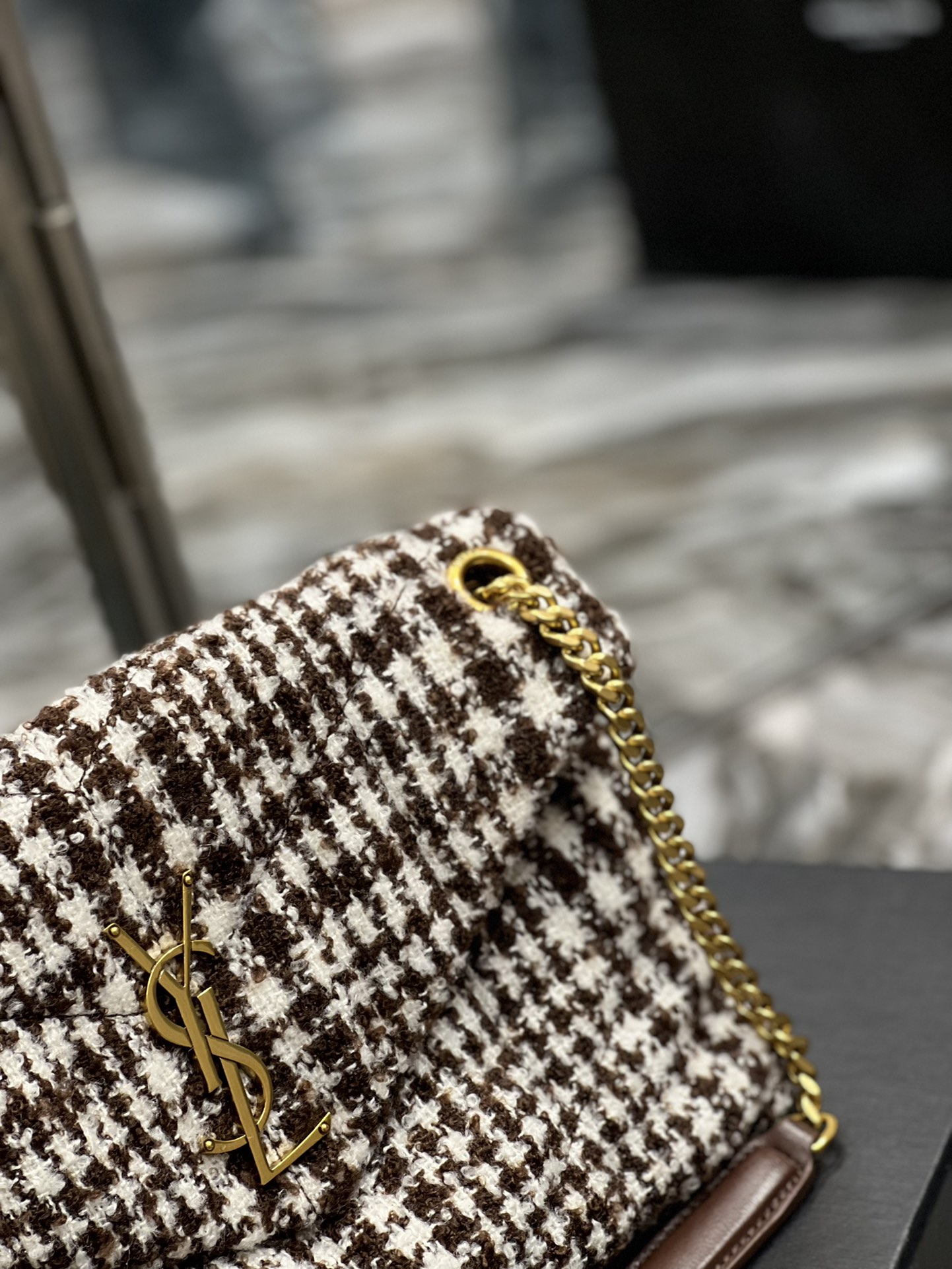 Y51 small puffer bag in checked tweed and lambskin beige 577476 29 × 17 × 11 cm
