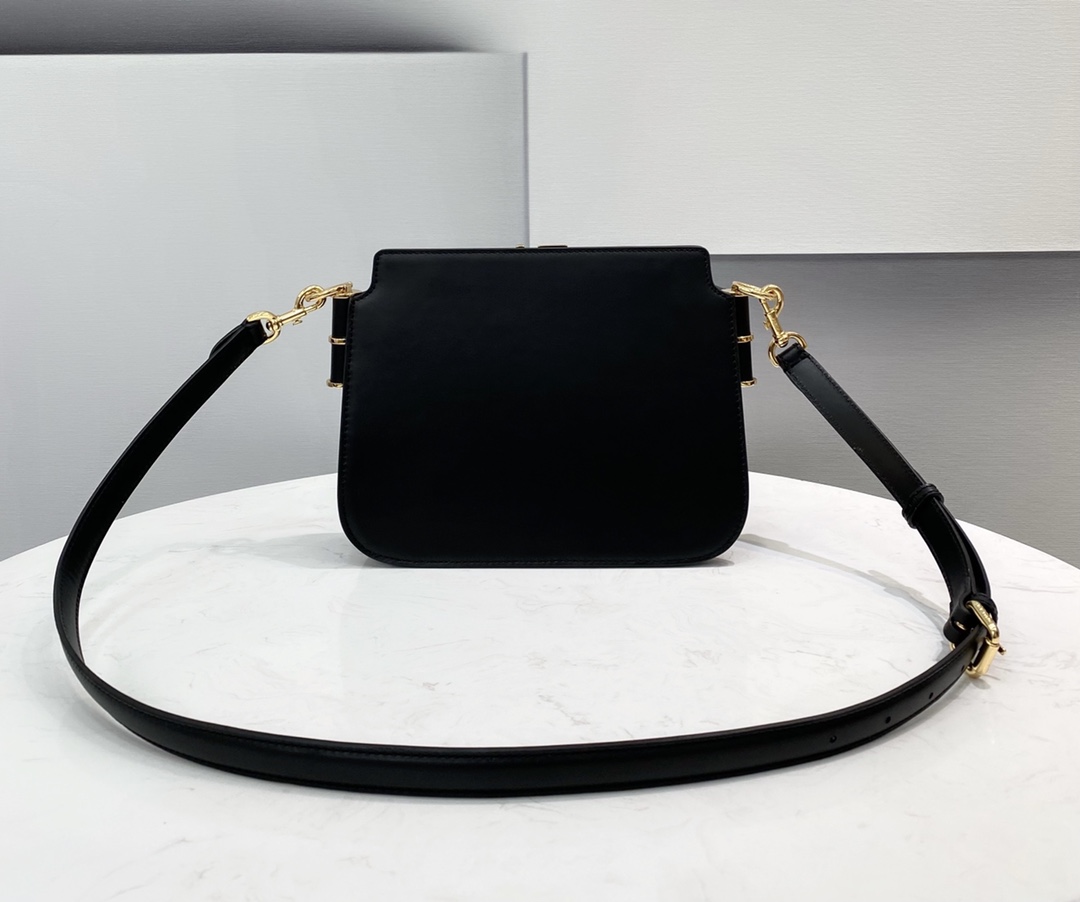F**di touch leather bag black 8bt349 26.5 x 10 x 19 cm