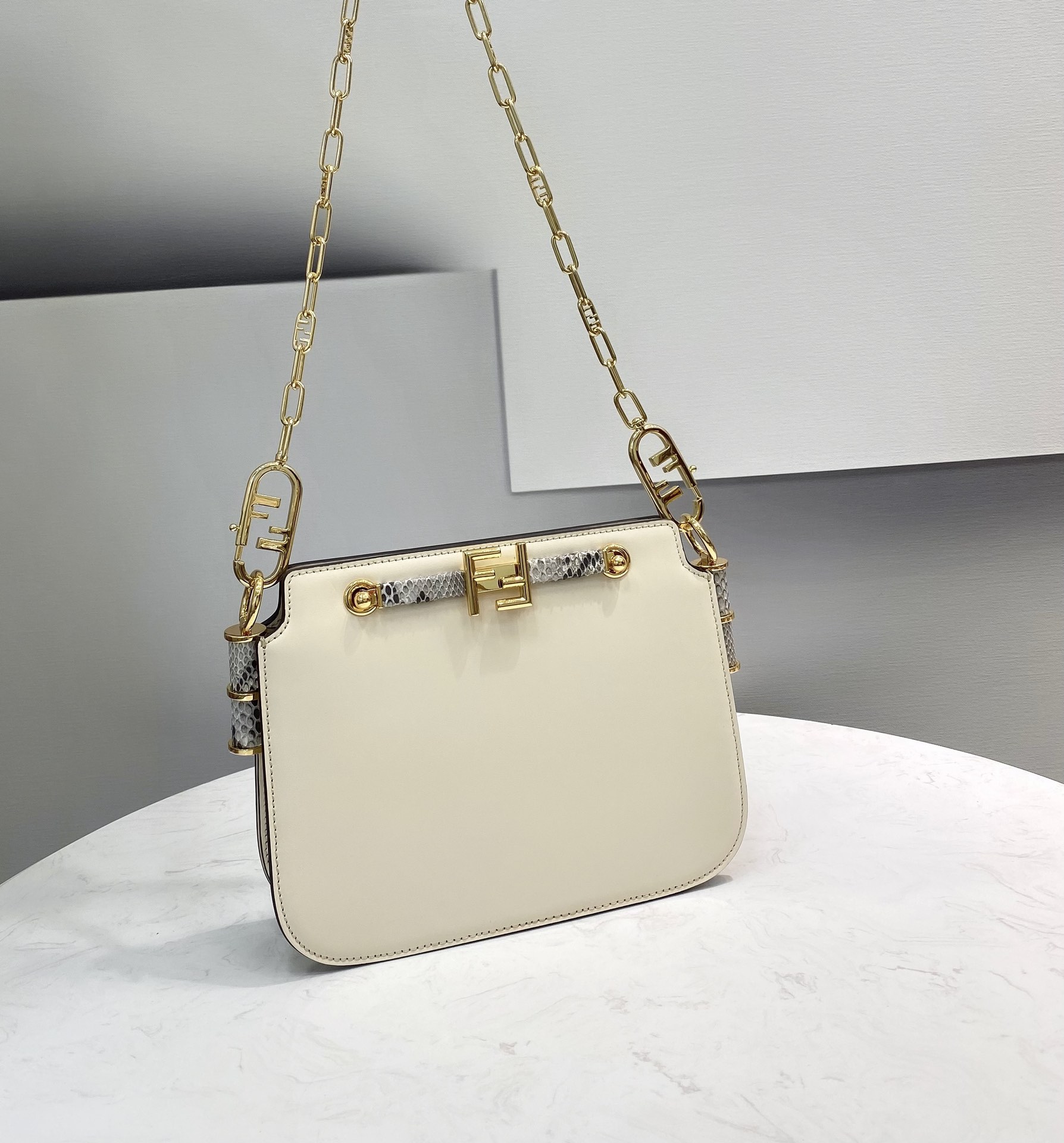 F**di touch leather bag white and python 8bt349 26.5 x 10 x 19 cm