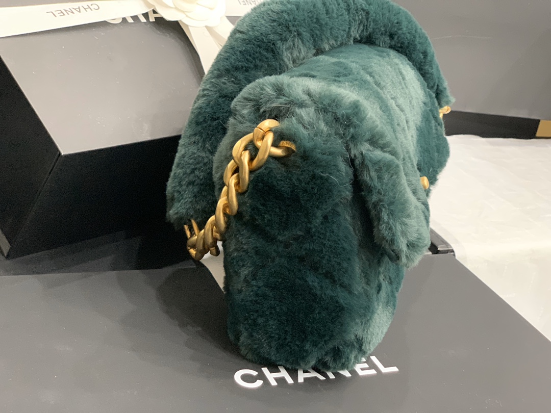 Ch**el shearling lambskin flap bag golden metal green as2240 15.5 x 21.5 x 6.5 cm