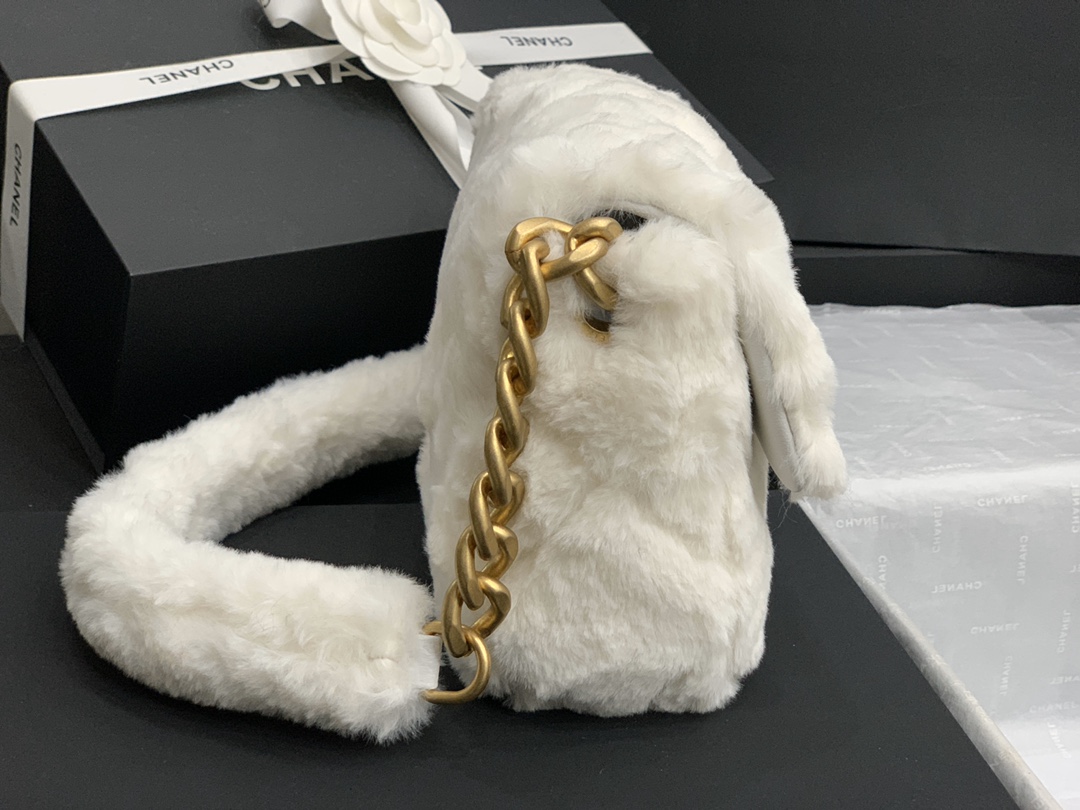 Ch**el shearling lambskin flap bag golden metal white as2240 15.5 x 21.5 x 6.5 cm