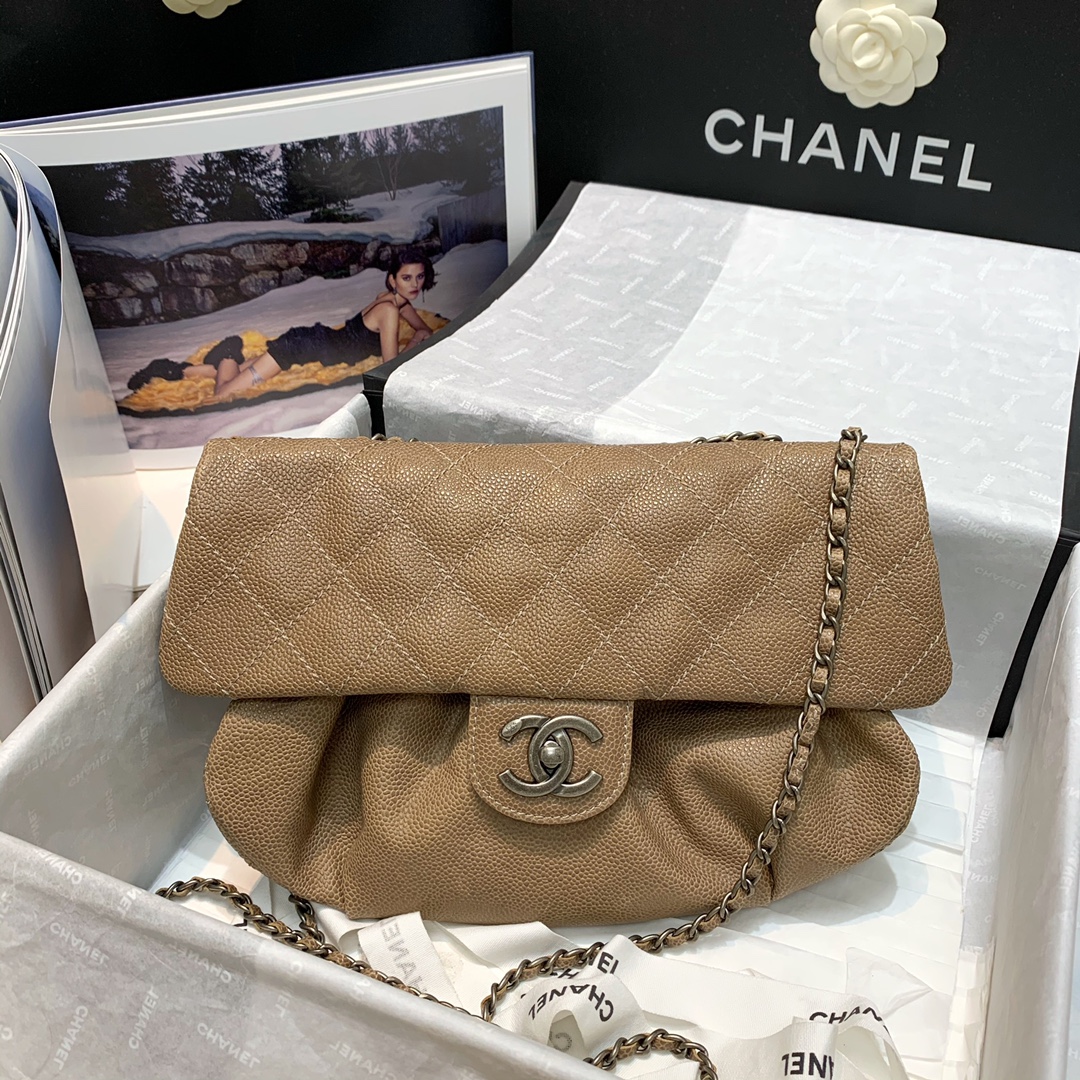 Ch**el flap shoppping bag grained leather beige 30 x 18 x 4 cm