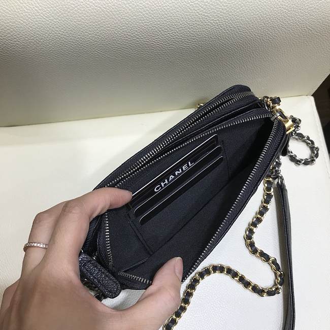 Ch**el gabrielle clutch black in grain leather a94505 18 x 6 x 11 cm