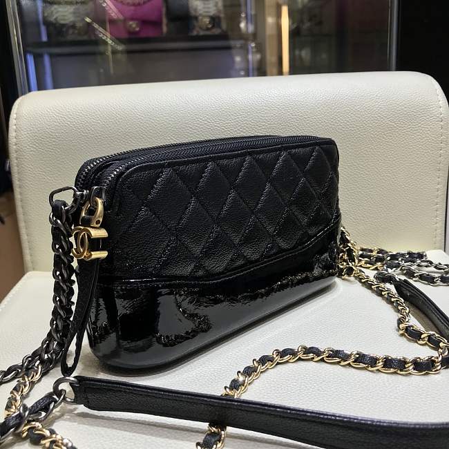 Ch**el gabrielle clutch black in grain leather a94505 18 x 6 x 11 cm