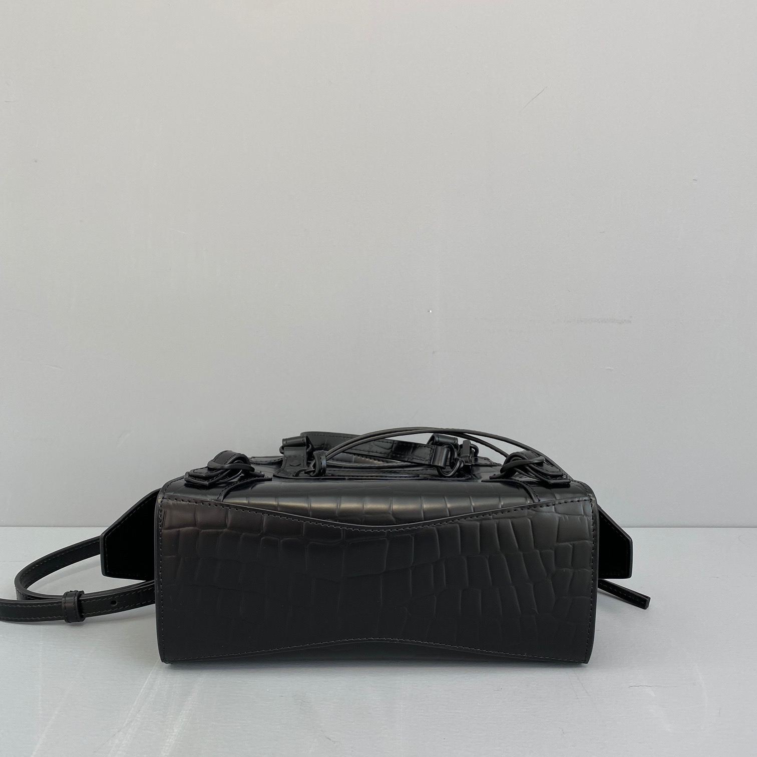 Ba1en*iaga small neo classic top handle bag crocodile leather black 63852115v67 33 x 21 x 16 cm