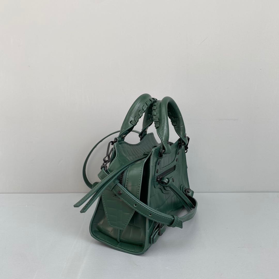 Ba1en*iaga small neo classic top handle bag crocodile leather green 63852115v67 33 x 21 x 16 cm