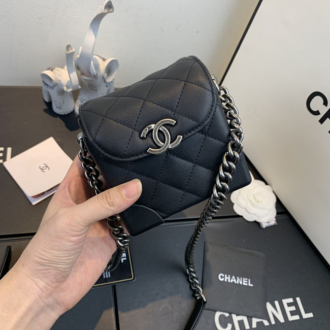 Ch**el mini quilted leather crossbody bag black as1169 19 x 12 x 9 cm