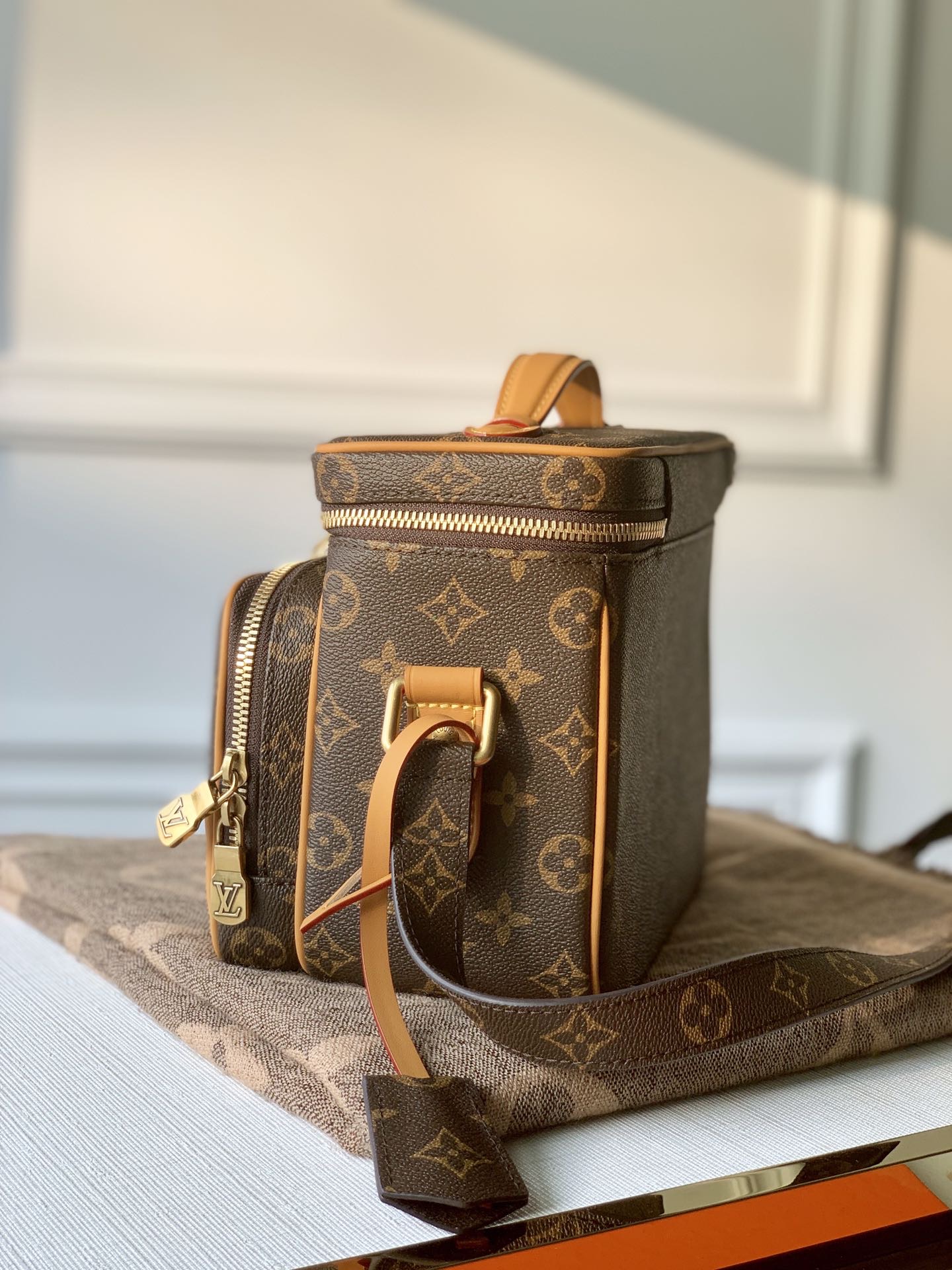 l0vis Vvtt0n camera bag monogram canvas brown m44937 22.5 x 19 x 13.5 cm