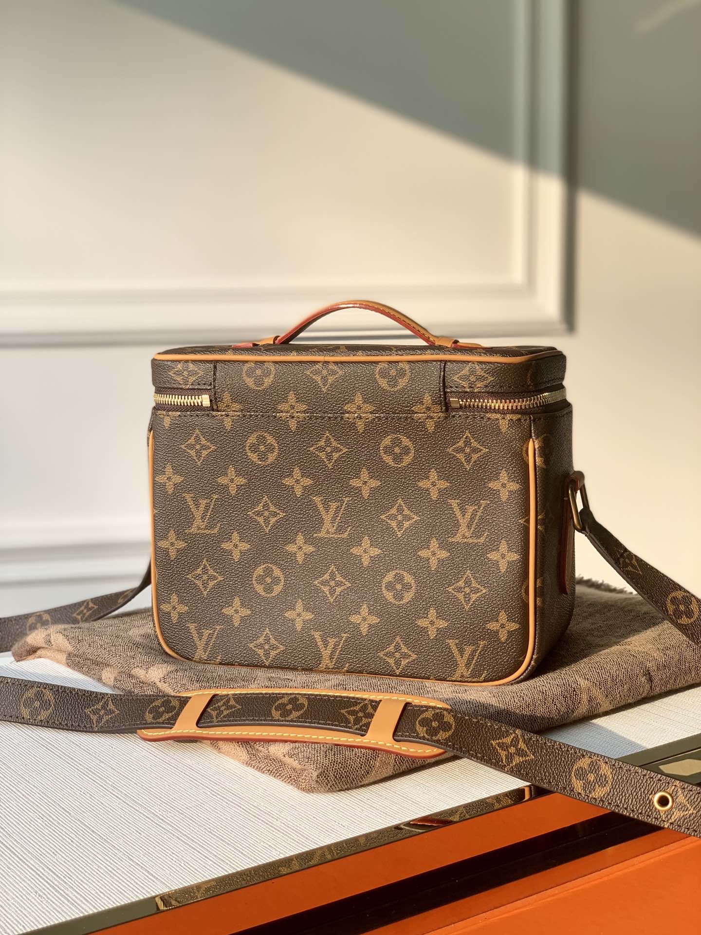 l0vis Vvtt0n camera bag monogram canvas brown m44937 22.5 x 19 x 13.5 cm