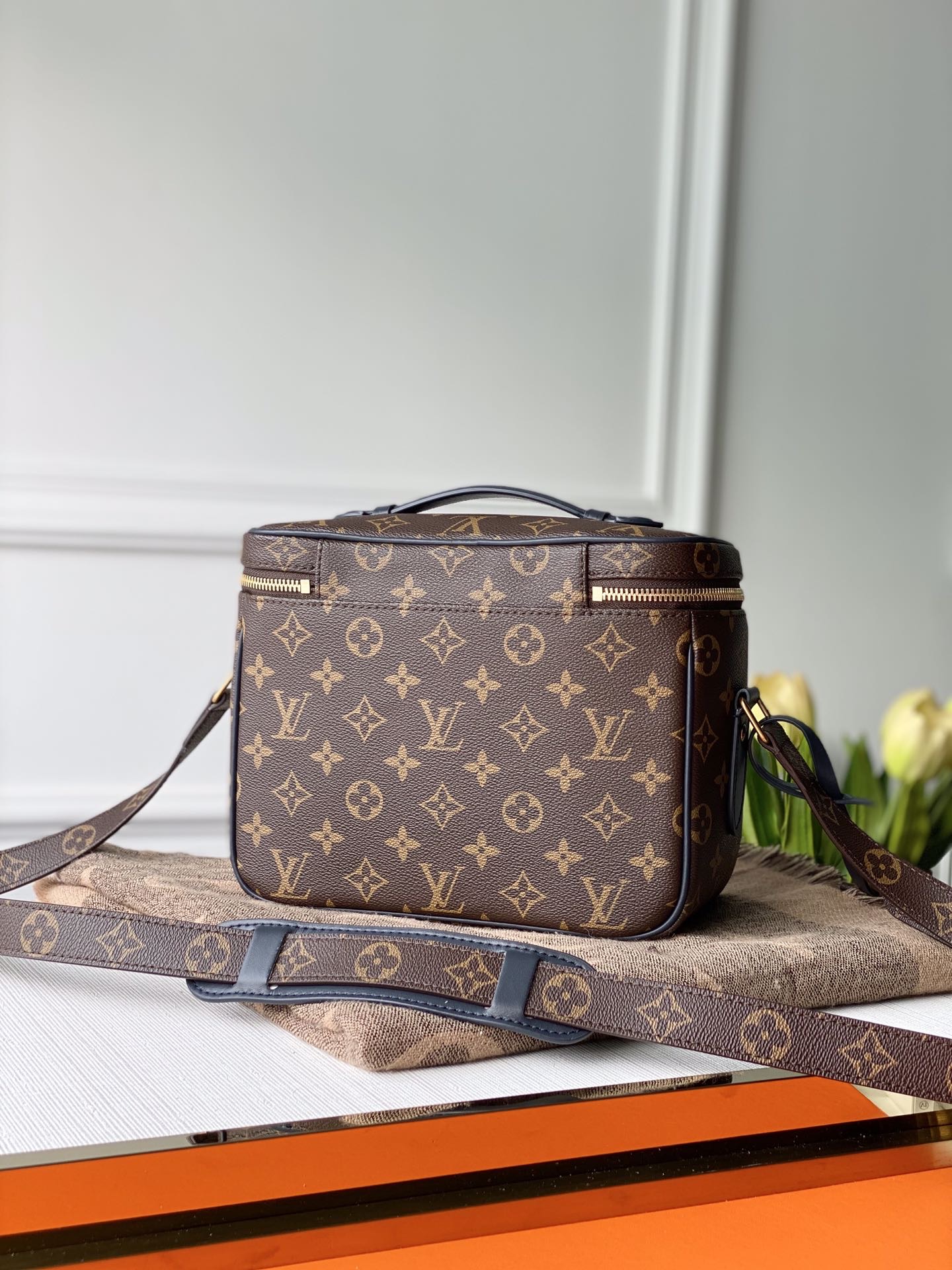 l0vis Vvtt0n camera bag monogram canvas black m44937 22.5 x 19 x 13.5 cm