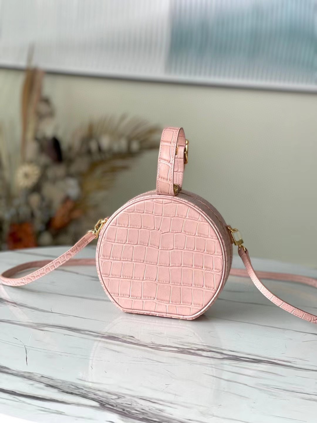 l0vis Vvtt0n petite boite chapeau crocodile leather light rose n94160 17.5 x 16.5 x 7.5 cm
