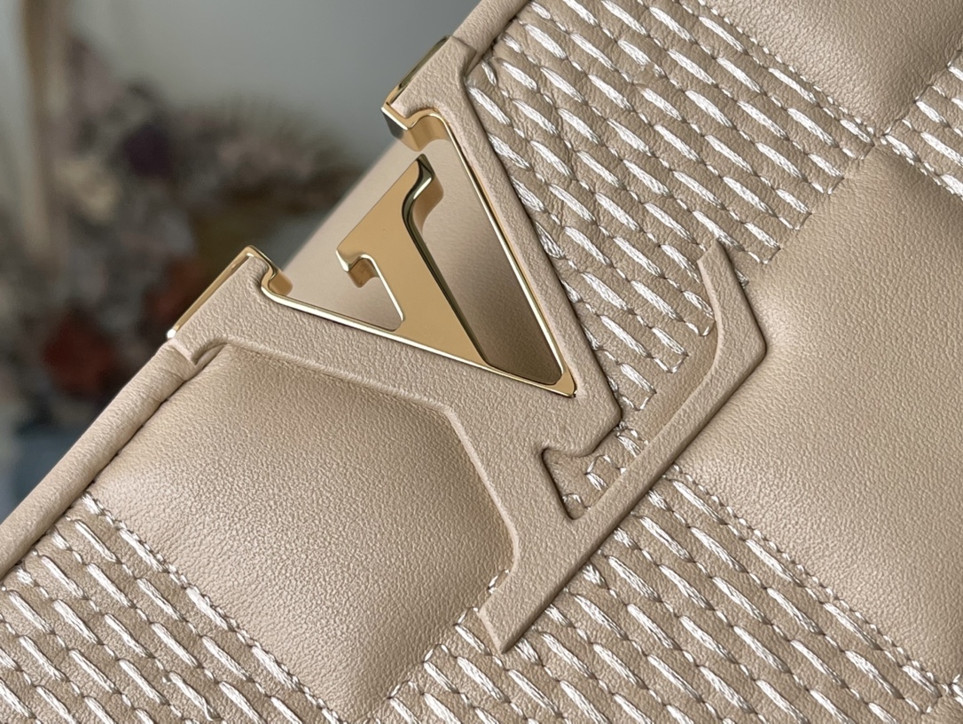 l0vis Vvtt0n capucines mm damier quilt lambskin creme 31.5 x 20 x 11 cm