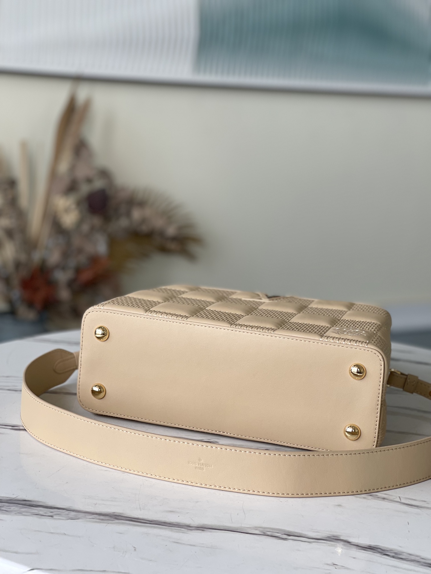 l0vis Vvtt0n capucines mm damier quilt lambskin creme 31.5 x 20 x 11 cm