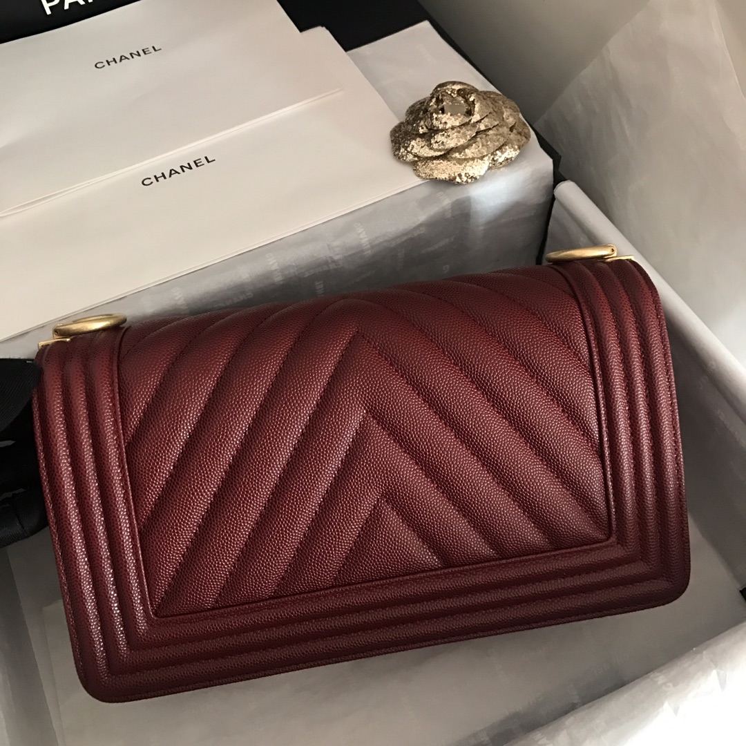 Ch**el medium boy bag chevron gold-tone metal grained leather burgundy a67086 25cm