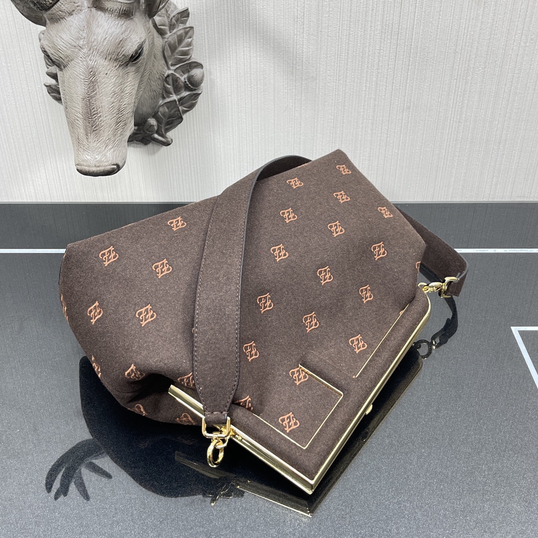 F**di medium first flannel dark brown 8bp127 32.5x15x23.5cm