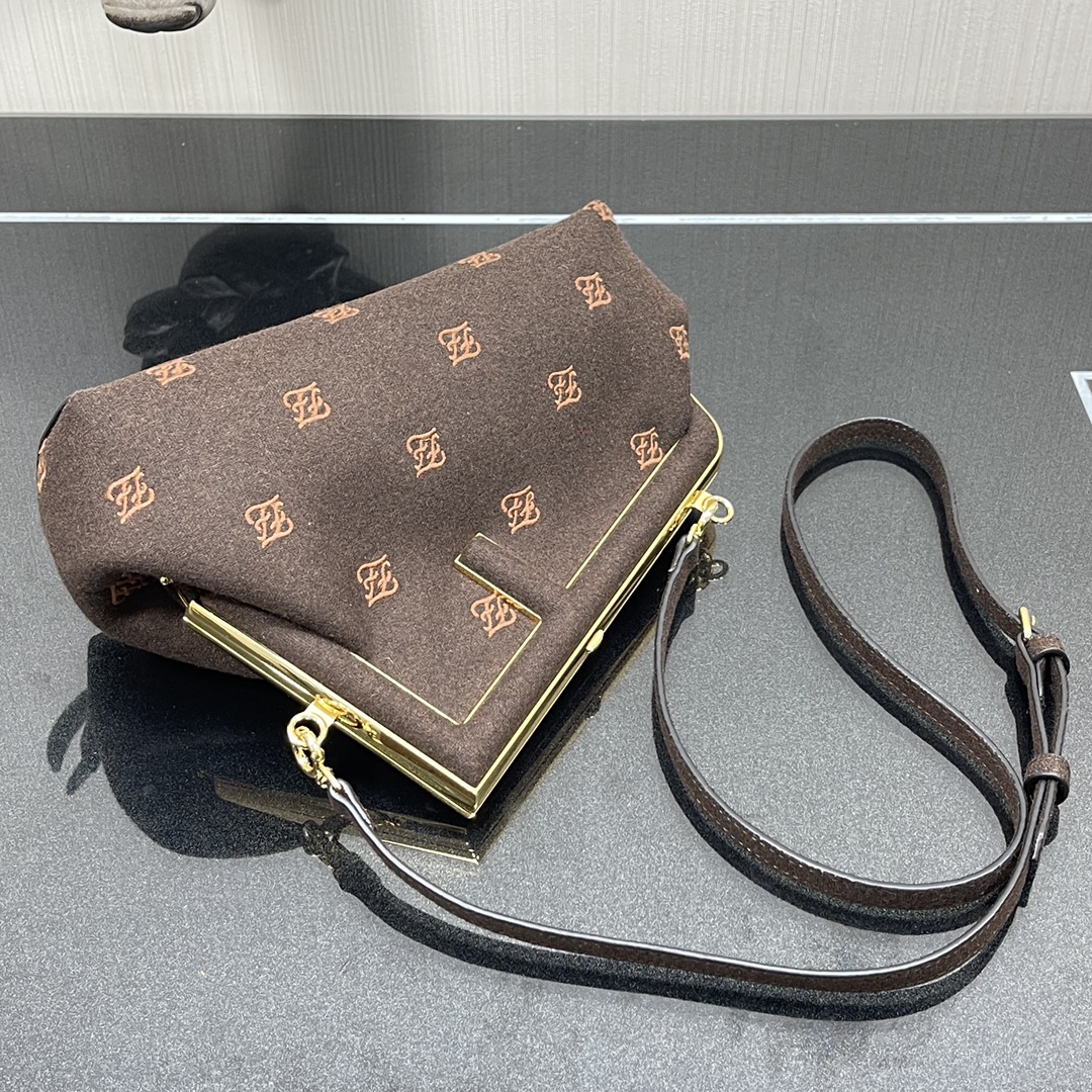F**di small first flannel dark brown 8bp129abve 26 x 9.5 x 18 cm