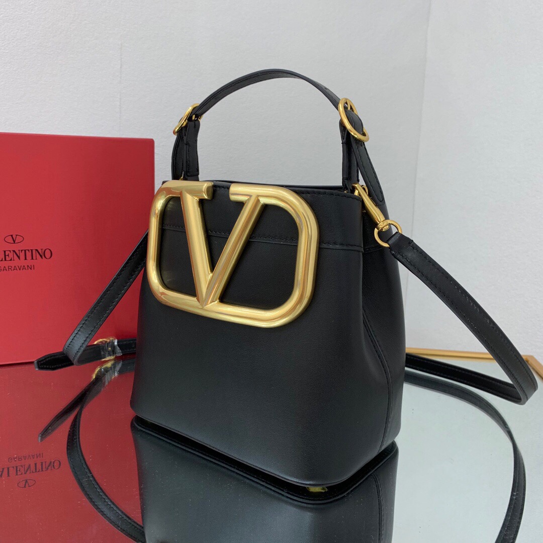 Va1e*ntin0 s*pervee leather handbag black ww2b0j74zxl 20 x 19 x 12 cm
