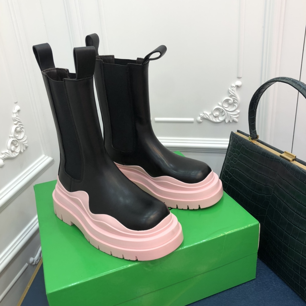 b0tt*ga Ven*ta tire two-tone boots light pink