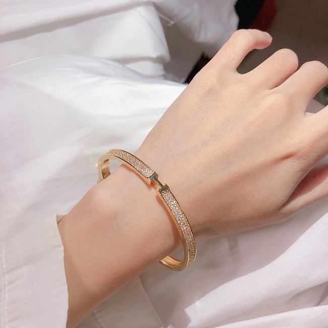 H**me5 bracelet 02