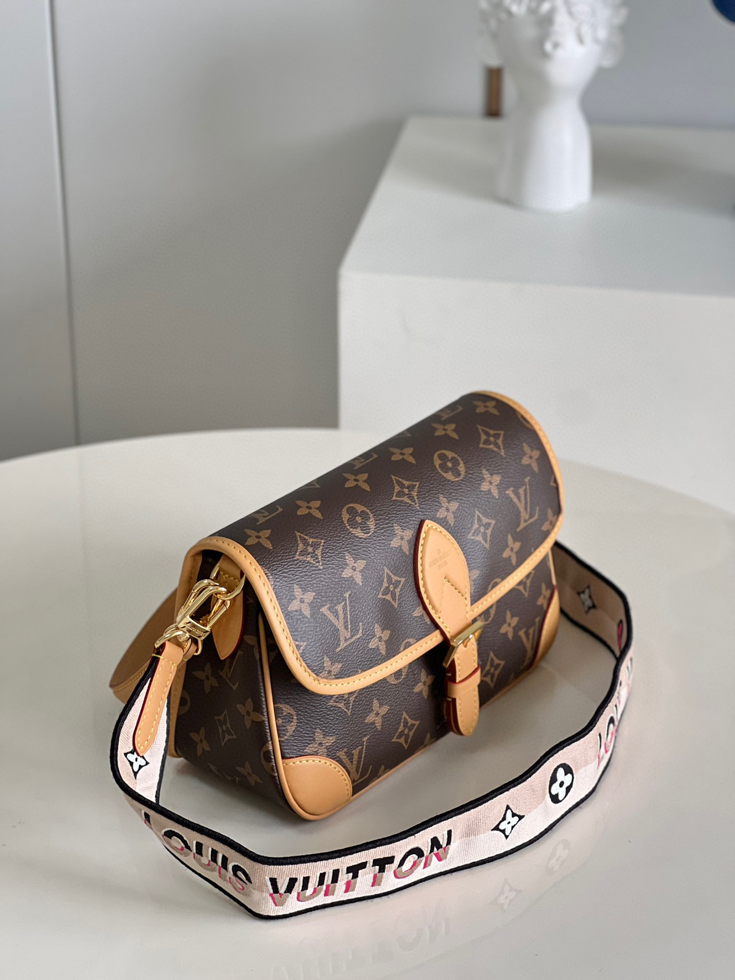 LV medieval bag series Diane handbag 25cm