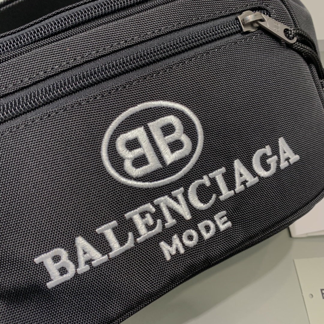 Ba1en*iaga canvas chest bag waist bagwhite 31cm 06