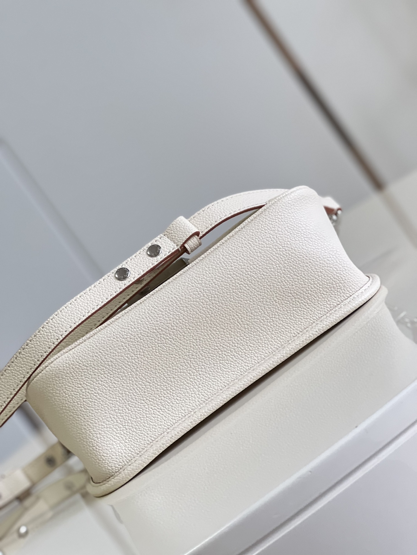 l0vis Vvtt0n papillon bb monogram empreinte leather m458820 20cm