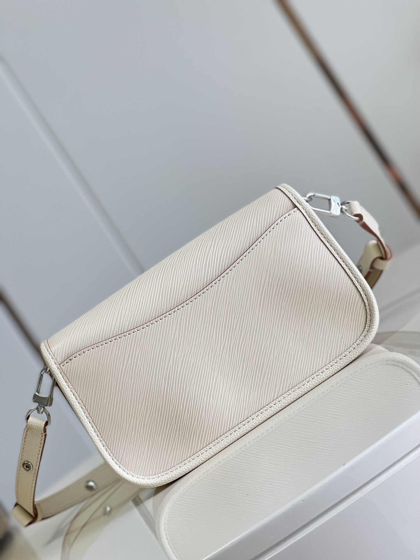 l0vis Vvtt0n papillon bb monogram empreinte leather m458820 20cm