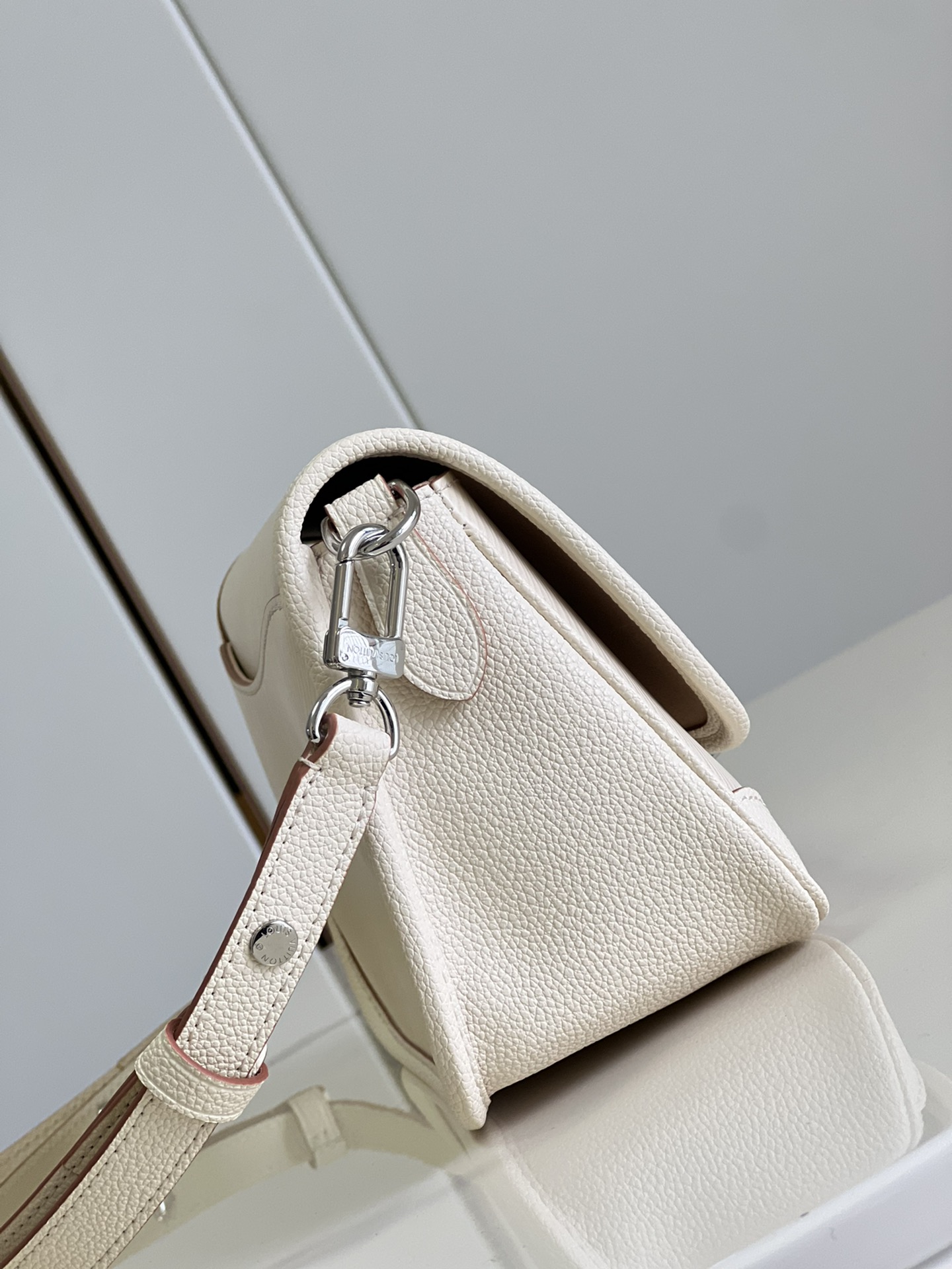 l0vis Vvtt0n papillon bb monogram empreinte leather m458820 20cm