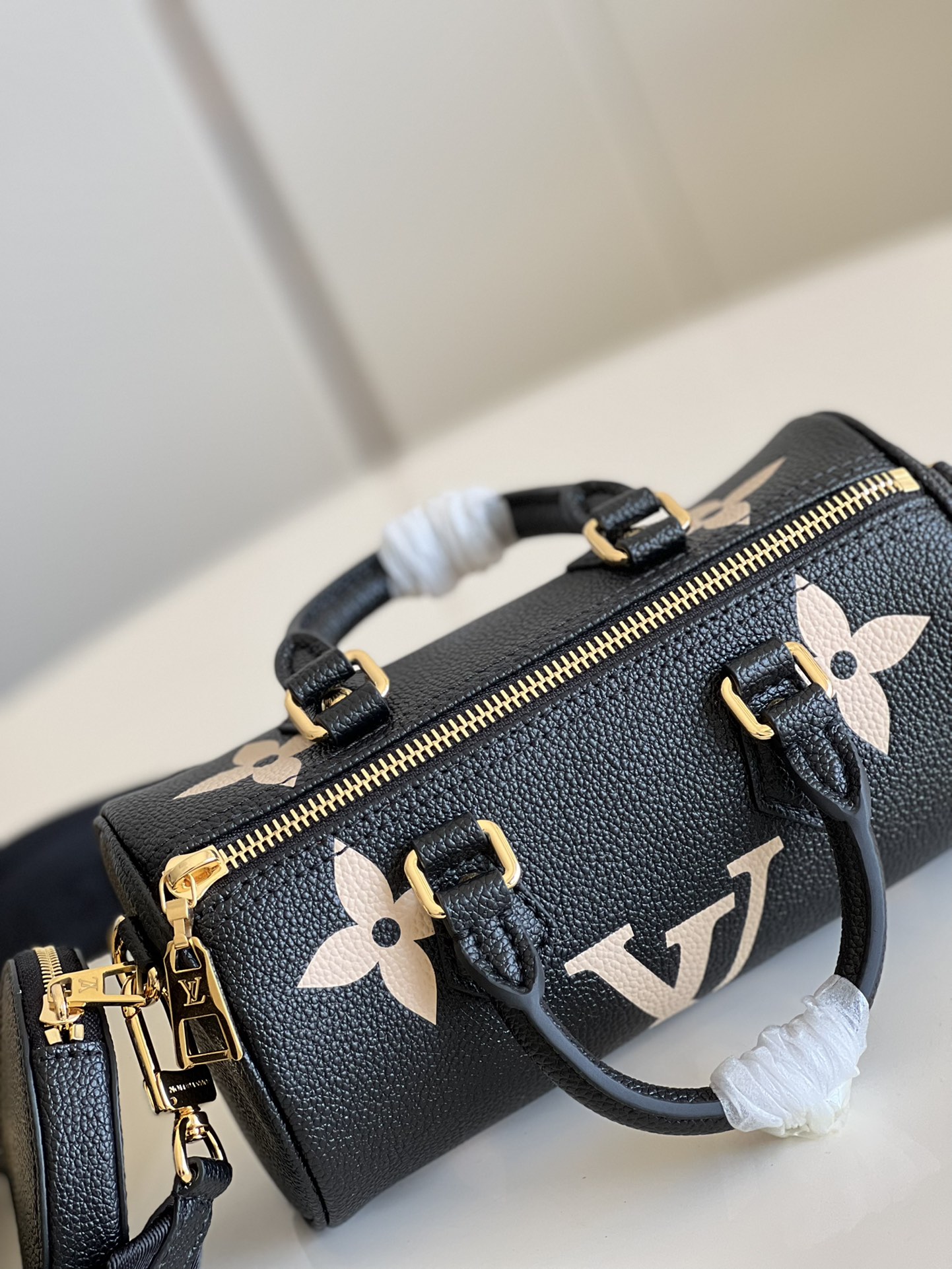 l0vis Vvtt0n papillon bb monogram empreinte leather m45568 20 cm