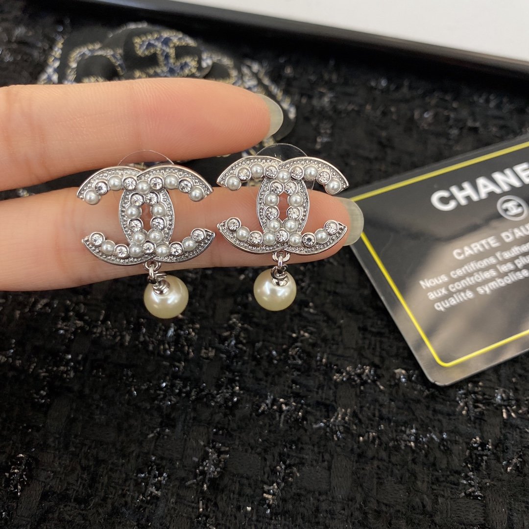 Ch**el earrings 010