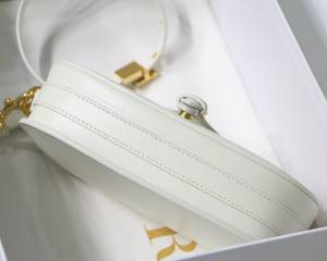 D10r bobby east-west bag smooth leather m9327 white - 22x13x5cm