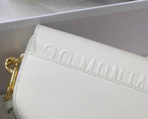 D10r bobby east-west bag smooth leather m9327 white - 22x13x5cm
