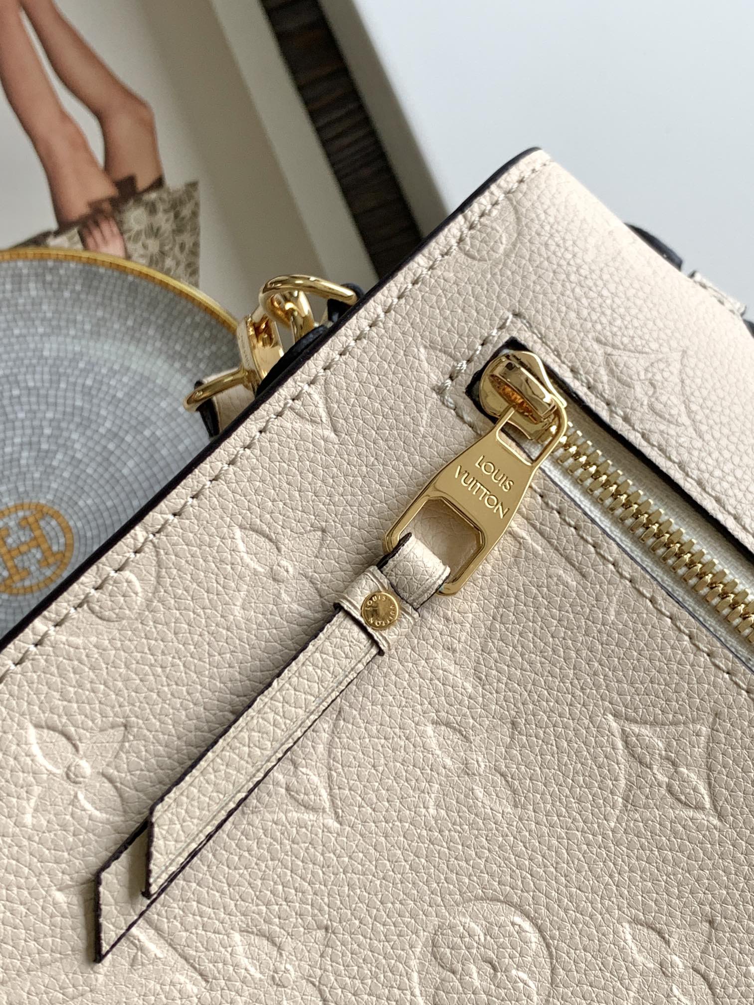 lV Pochette Métis Monogram Empreinte Leather Crème Beige M41487 - 25x19x7cm