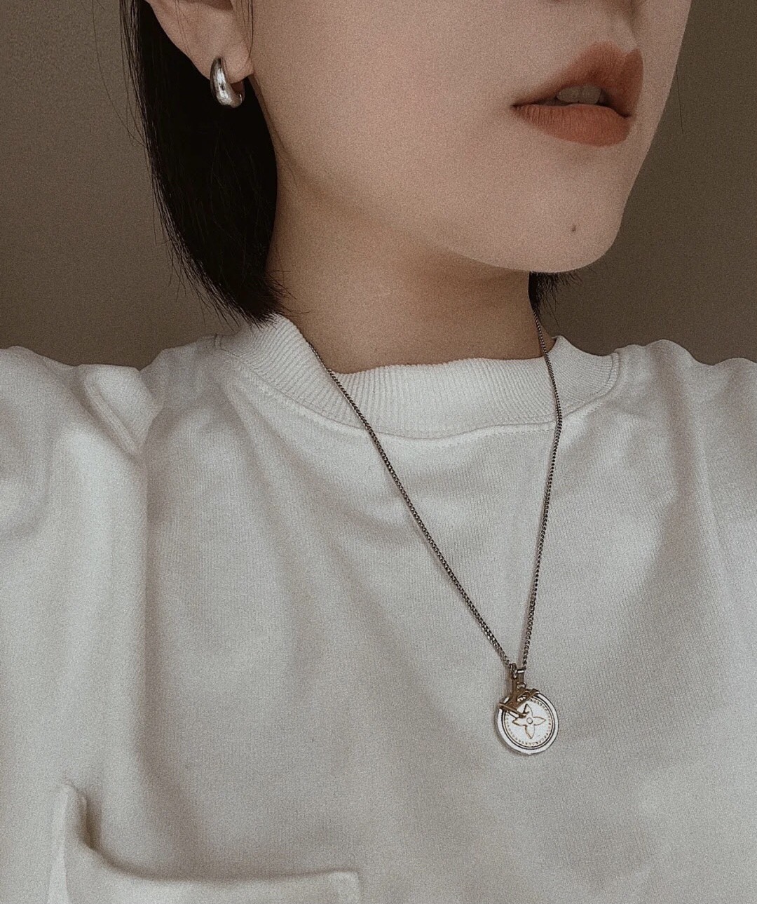 lv l0vis Vvtt0n necklace  002