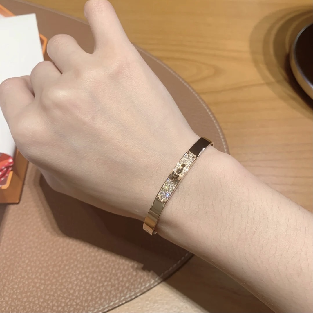 H**me5 bracelet golden 001