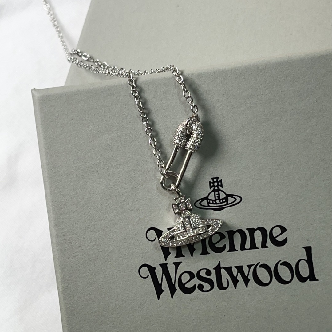 u1u1enne westwood sliver necklace